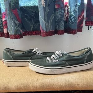 Vans vintage black Canvas Shoes with White Accents men’s 10.5